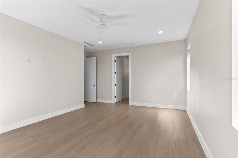 Spacious, unfurnished interior of a new home in , Oldsmar (Image 24).