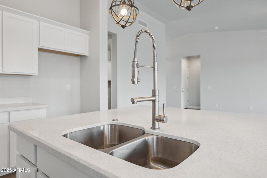 1,658 Kitchen 9 - 192 1,658 Kitchen 9 - 192