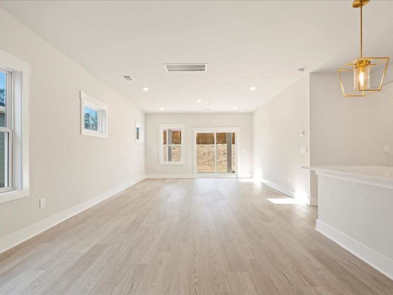 Spacious, unfurnished interior of a new home in Pleasant Brook, Piedmont (Image 6).