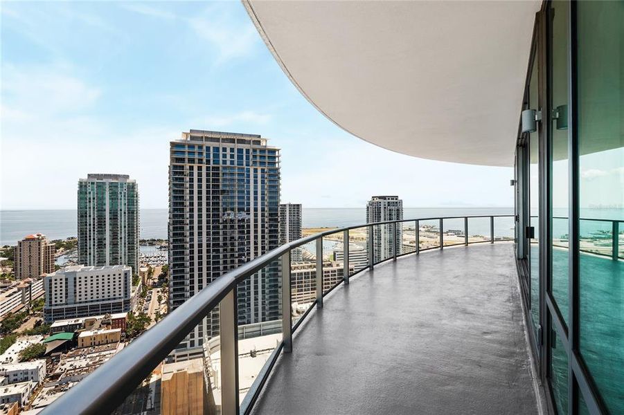 Condo located in St. Petersburg, FL showcasing its design and architecture (Image 3). Condo located in St. Petersburg, FL showcasing its design and architecture (Image 3).