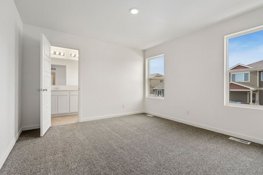 Spacious, unfurnished interior of a new home in Union Colony West, Greeley (Image 15).