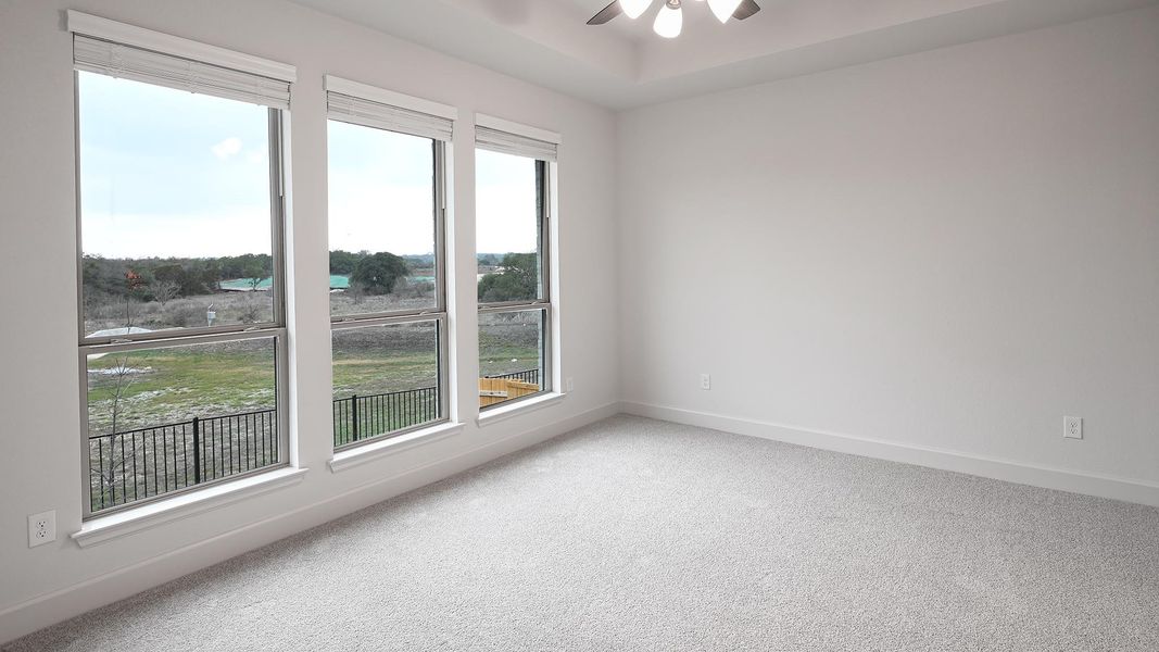 Spacious, unfurnished interior of a new home in 6 Creeks 50', Kyle (Image 11).