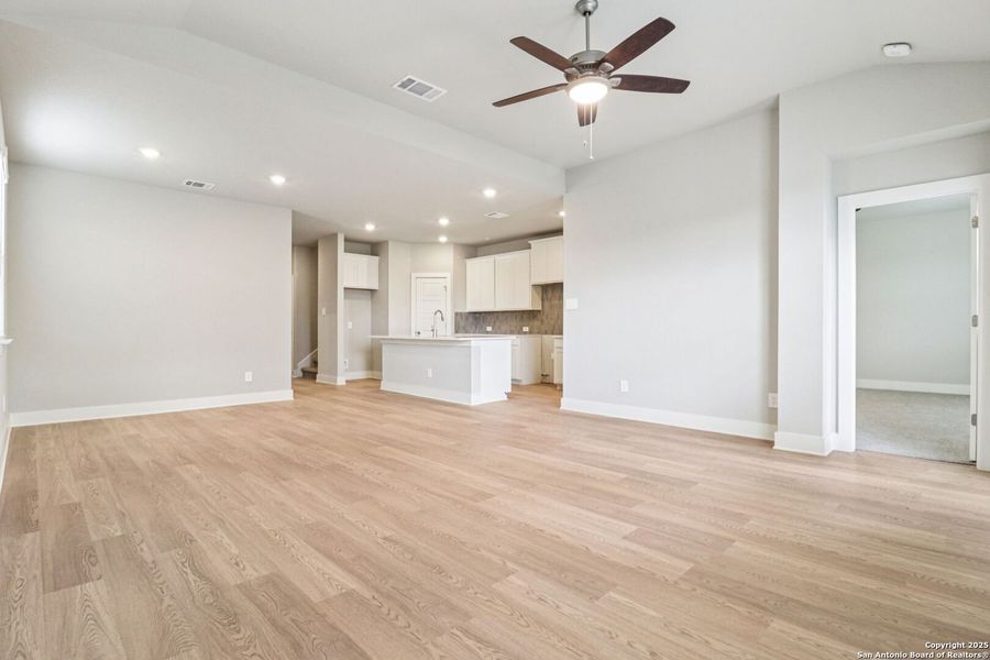 Spacious, unfurnished interior of a new home in Thomas Pond, San Antonio (Image 40). Spacious, unfurnished interior of a new home in Thomas Pond, San Antonio (Image 40).