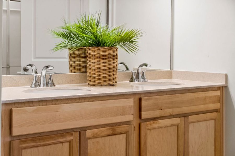 Dual-sink vanity at primary bath