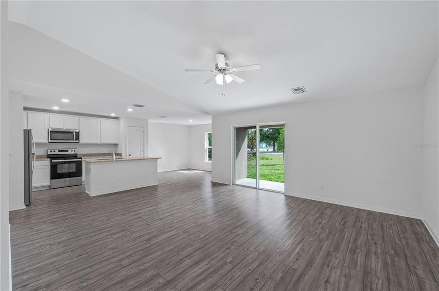 Spacious, unfurnished interior of a new home in , Port Charlotte (Image 10).