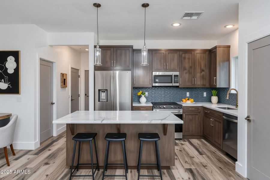 collov-ai_20251010180833_trta56 collov-ai_20251010180833_trta56