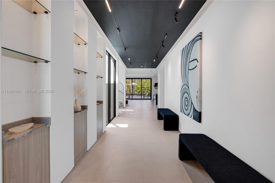 Community amenities in , Miami (Image 76).