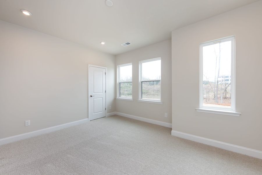 Spacious, unfurnished interior of a new home in Southbridge, Fort Mill (Image 45).