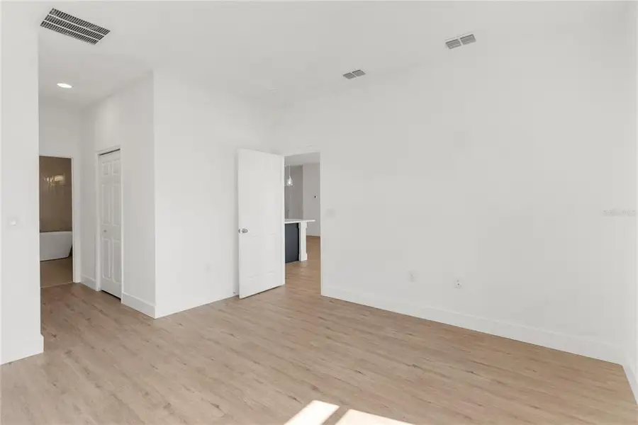 Spacious, unfurnished interior of a new home in , Palm Bay (Image 20).