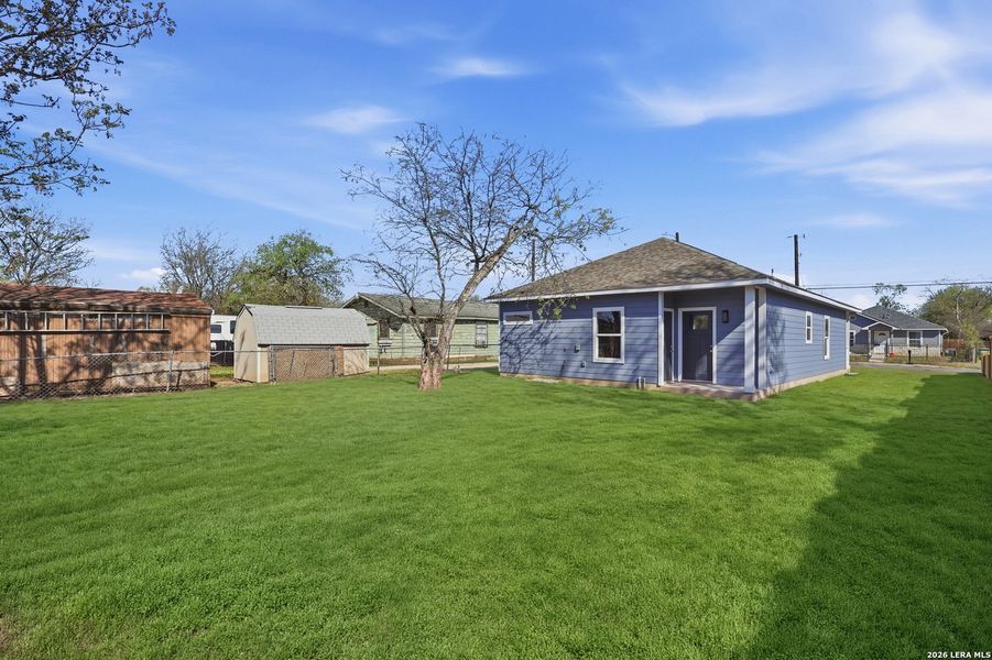 Exterior details and patio area of a home in , San Antonio (Image 15).