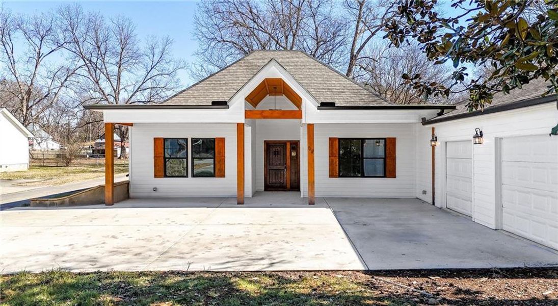 Exterior details and patio area of a home in , Rockmart (Image 28).