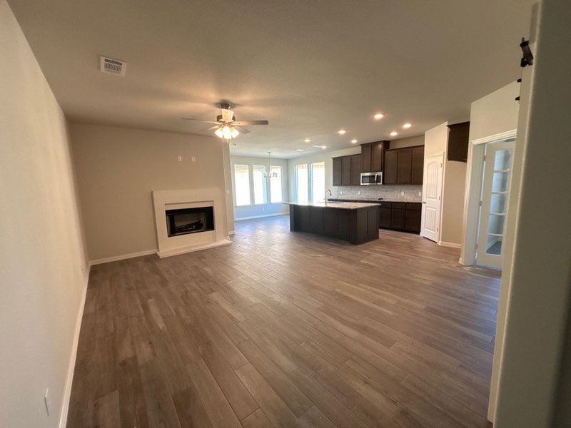 Spacious, unfurnished interior of a new home in Waterford Park, Weatherford (Image 10). Spacious, unfurnished interior of a new home in Waterford Park, Weatherford (Image 10).