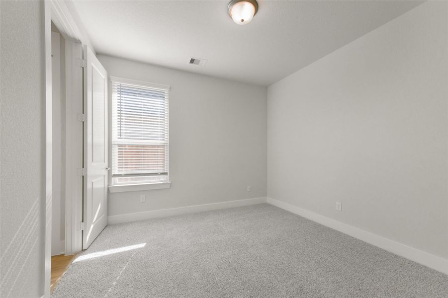 Spacious, unfurnished interior of a new home in Lago Mar, La Marque (Image 28).