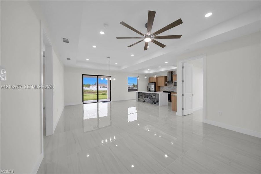 Spacious, unfurnished interior of a new home in , Lehigh Acres (Image 24).