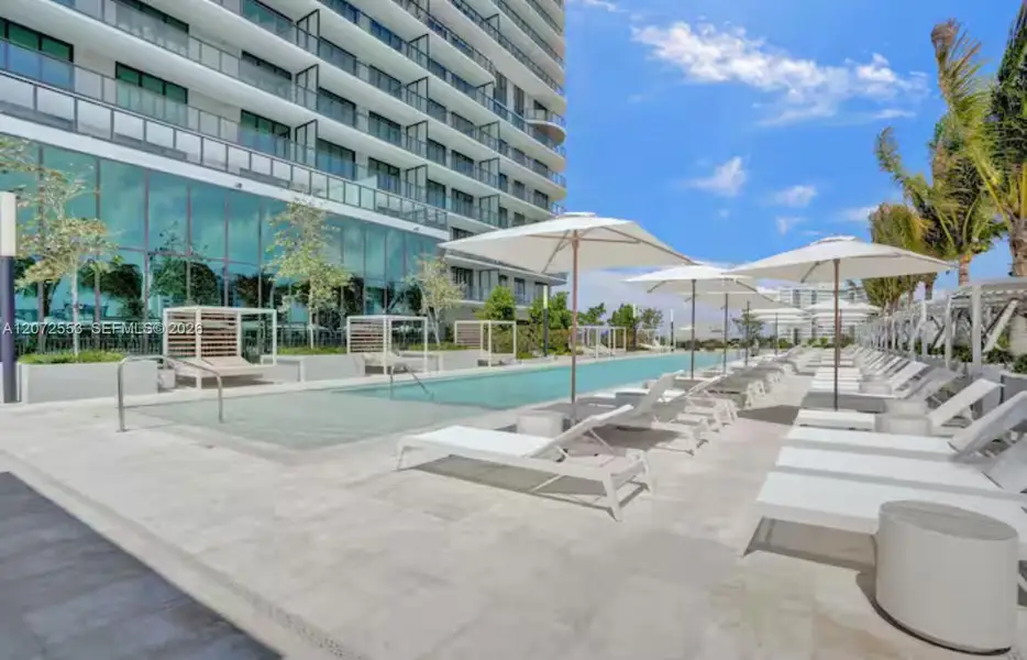 Condo located in Miami Beach, FL showcasing its design and architecture (Image 15).