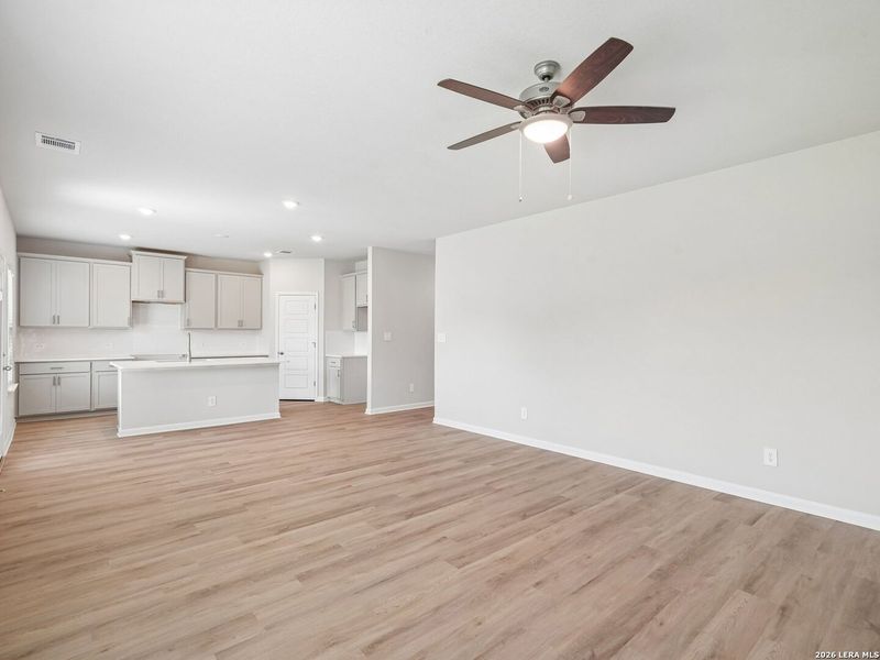 Spacious, unfurnished interior of a new home in Remington Ranch, San Antonio (Image 12).