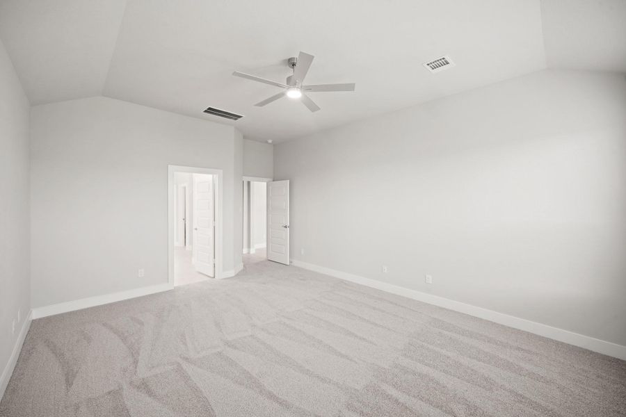 Spacious, unfurnished interior of a new home in Morton Creek Ranch, Katy (Image 19).