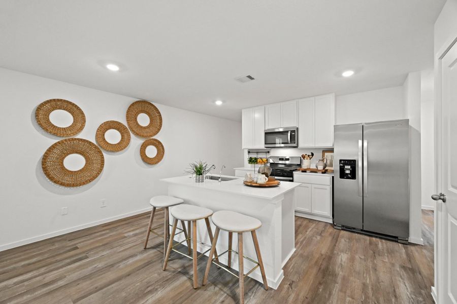 Furnished interior view inside a new home in Silverthorne, Conroe (Image 6).