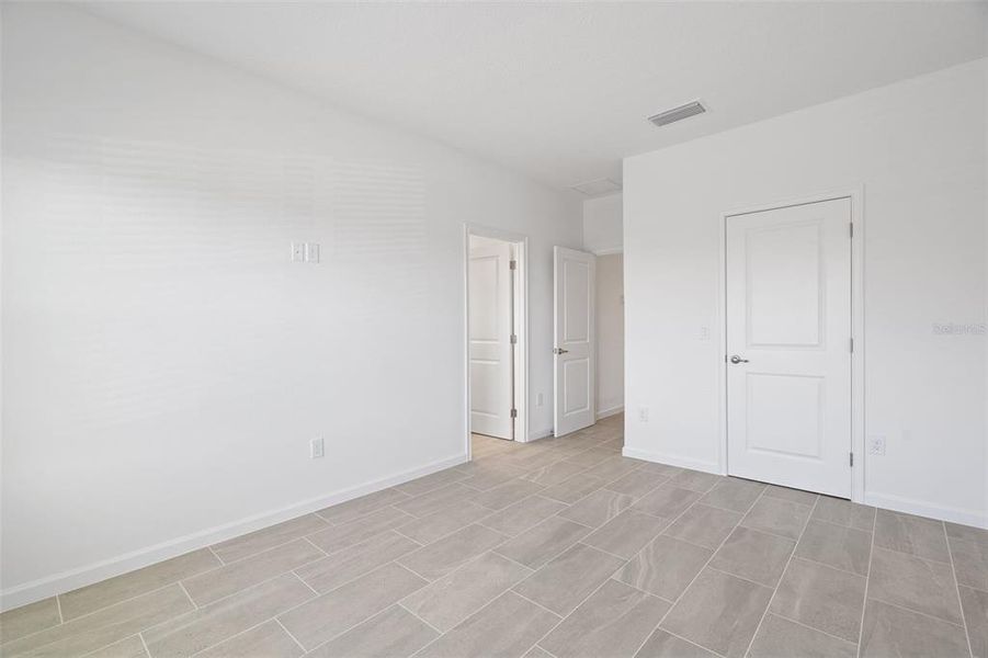 Spacious, unfurnished interior of a new home in , Orlando (Image 27).