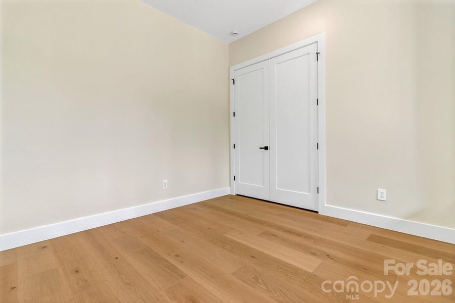 Spacious, unfurnished interior of a new home in , Fairview (Image 38).