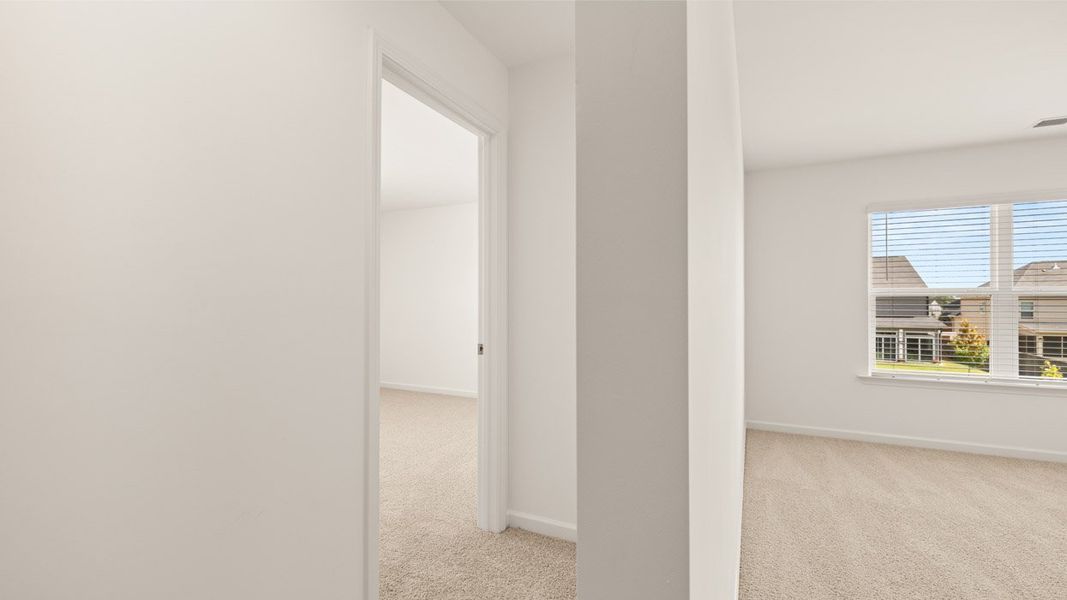Spacious, unfurnished interior of a new home in Bridle Creek, Locust Grove (Image 31).