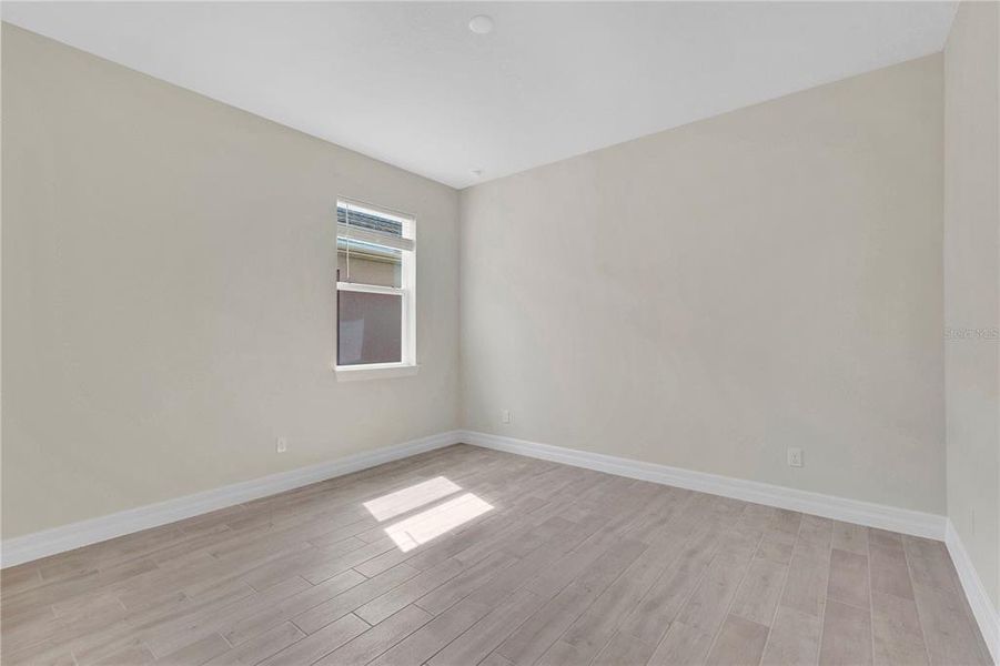 Spacious, unfurnished interior of a new home in Amelia Groves, St. Cloud (Image 19).