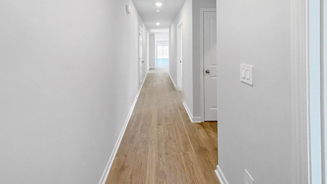 Spacious, unfurnished interior of a new home in Saddle Trace, Lewisburg (Image 15).