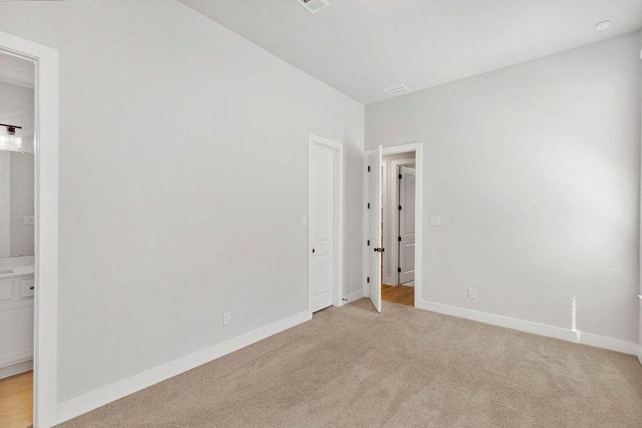 Spacious, unfurnished interior of a new home in Woodforest, Montgomery (Image 25).
