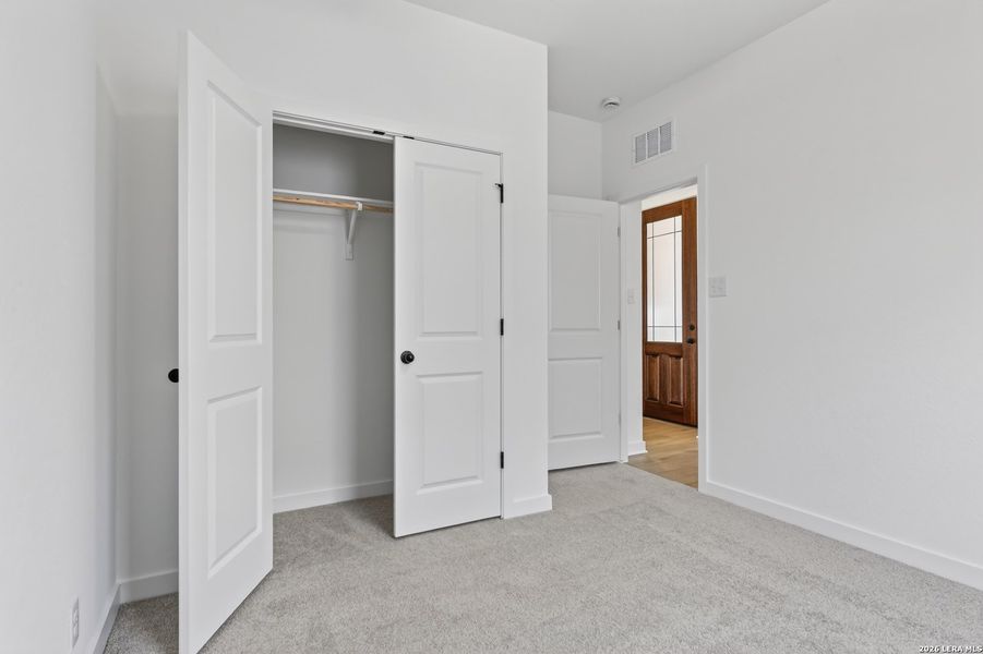Spacious, unfurnished interior of a new home in Nopal Valley, San Antonio (Image 25).