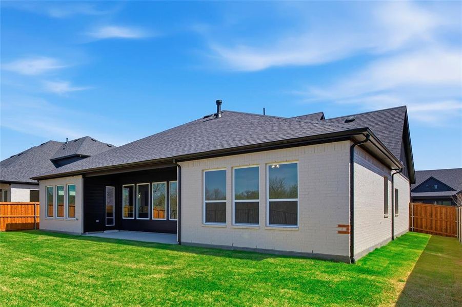Exterior details and patio area of a home in Pecan Grove, Burleson (Image 24).