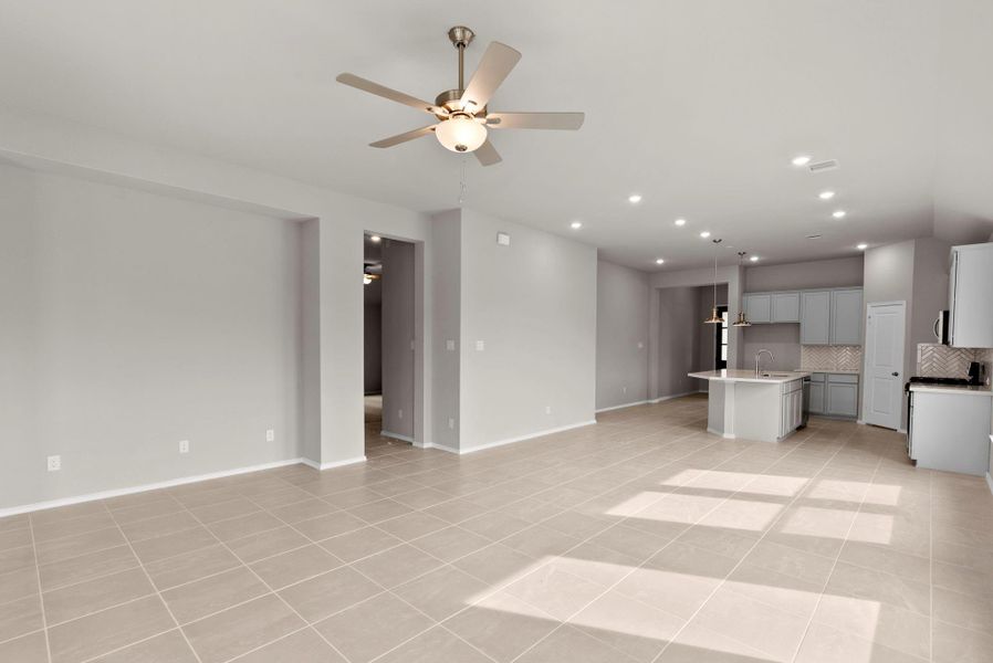 Spacious, unfurnished interior of a new home in Escondido, Magnolia (Image 19).
