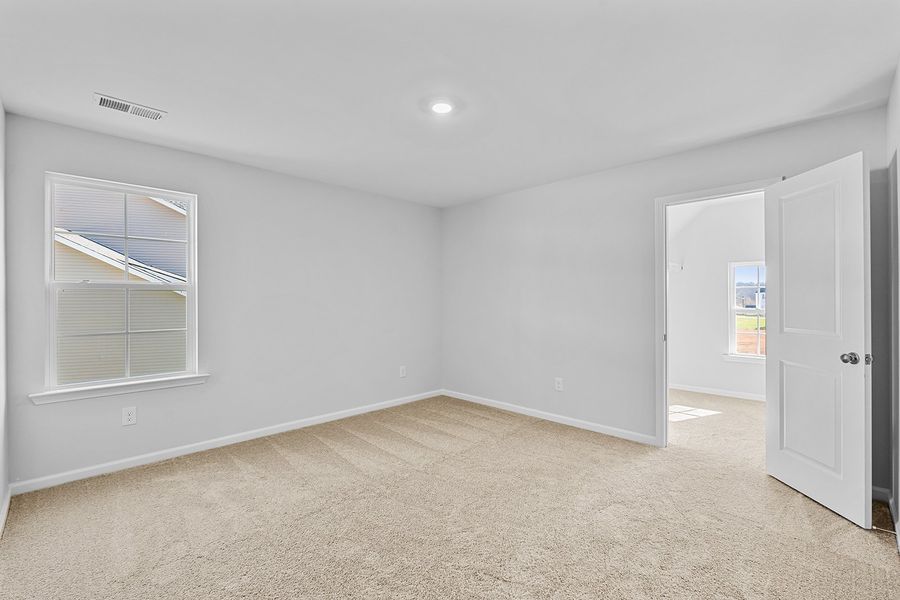 Spacious, unfurnished interior of a new home in Hanes Lake, Winston-Salem (Image 37).