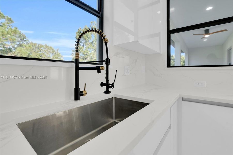 Close-up of interior finishes inside a home in , Lehigh Acres (Image 14). Close-up of interior finishes inside a home in , Lehigh Acres (Image 14).