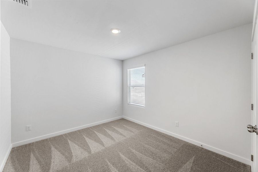 Spacious, unfurnished interior of a new home in Highland Ridge, New Braunfels (Image 40).