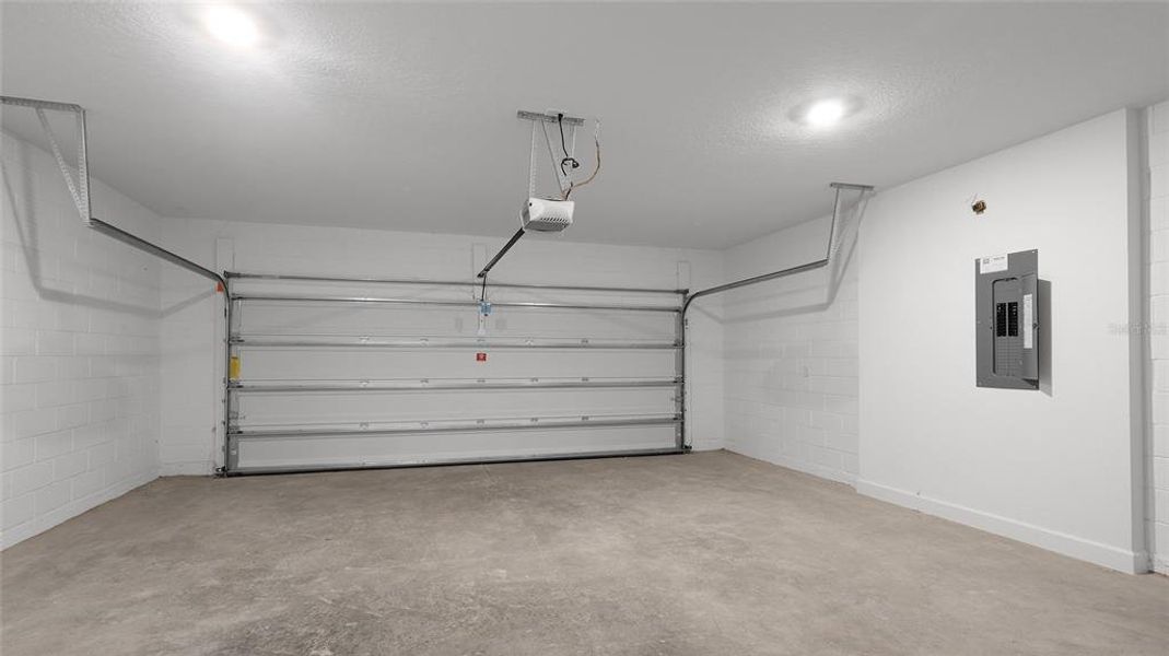 Spacious, unfurnished interior of a new home in Cresswind at Lake Harris, Tavares (Image 42). Spacious, unfurnished interior of a new home in Cresswind at Lake Harris, Tavares (Image 42).