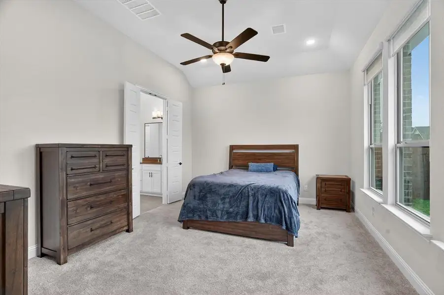 Furnished interior view inside a new home in Rockwood 65', Mansfield (Image 18).