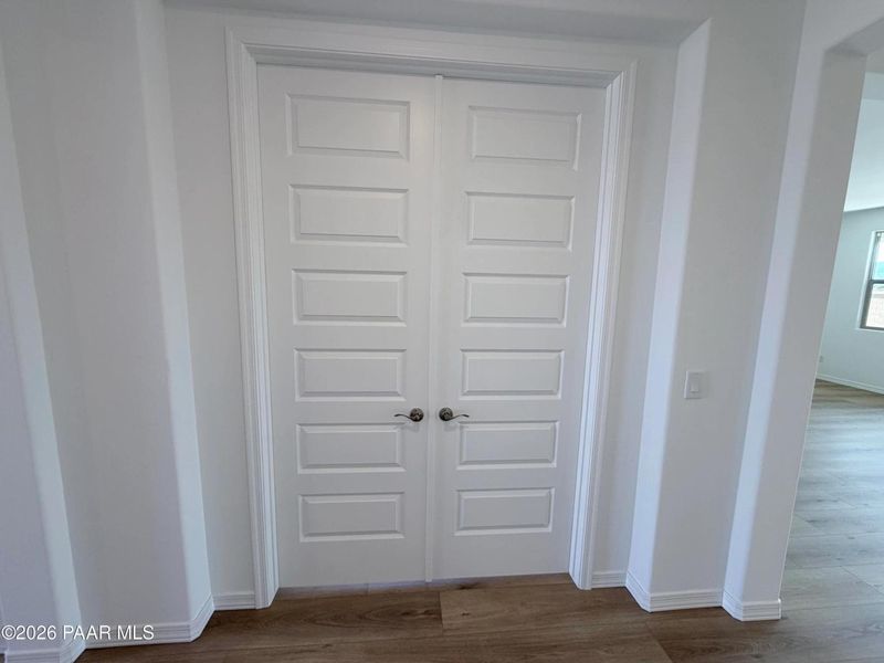 Spacious, unfurnished interior of a new home in North Ridge at Pronghorn Ranch, Prescott Valley (Image 20).