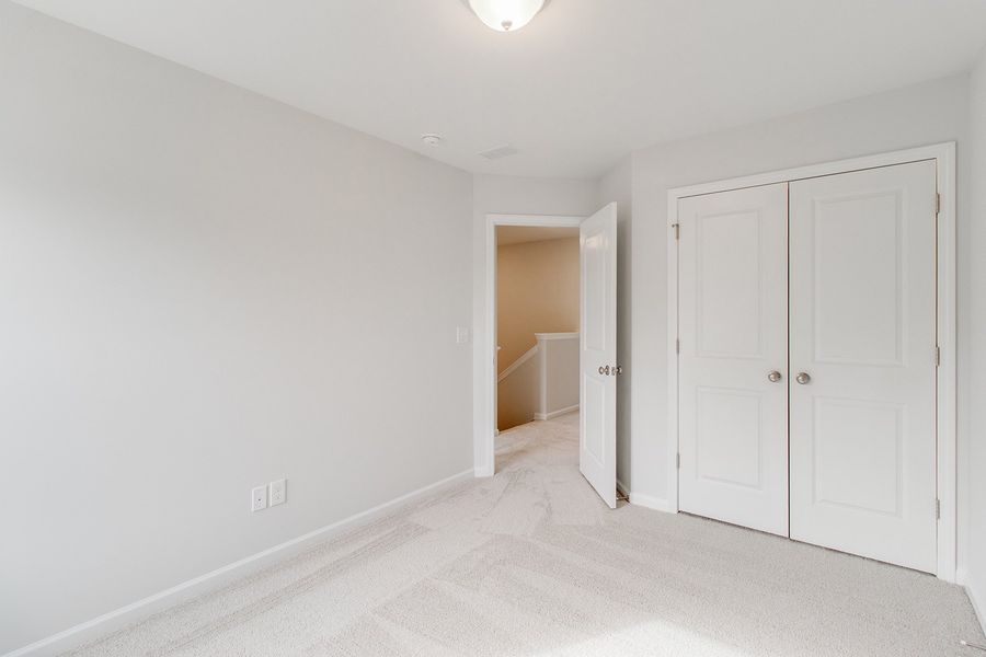 Spacious, unfurnished interior of a new home in Astoria, Columbia (Image 26).