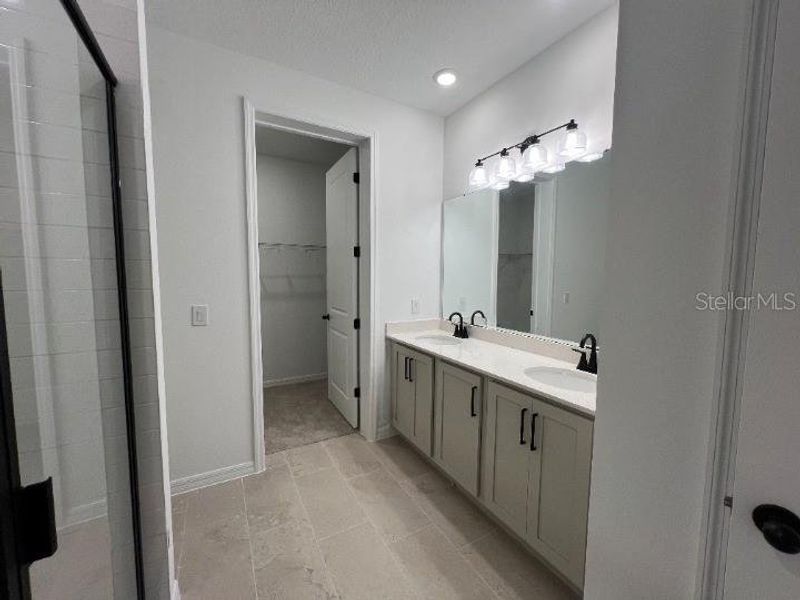 Furnished interior view inside a new home in , Kissimmee (Image 10).