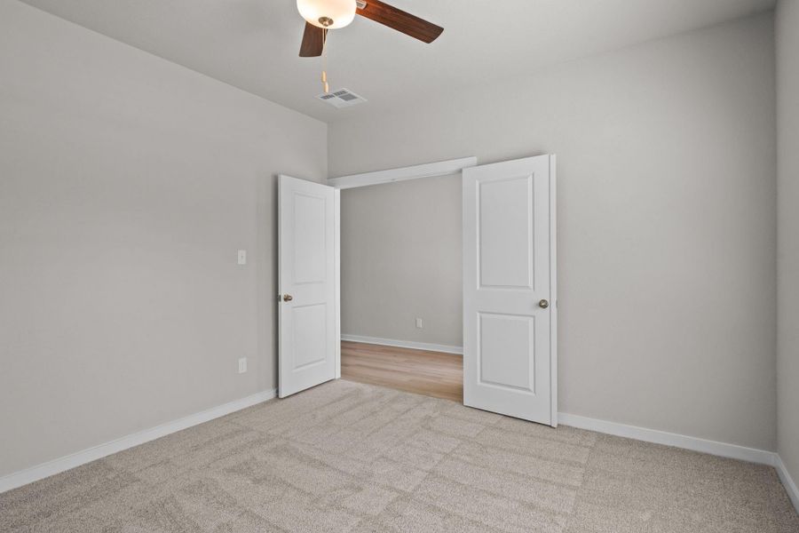 Spacious, unfurnished interior of a new home in Laurel Landing, Alvin (Image 27).