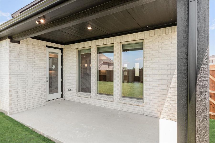 Exterior details and patio area of a home in Chaparral Park, Oak Point (Image 4). Exterior details and patio area of a home in Chaparral Park, Oak Point (Image 4).