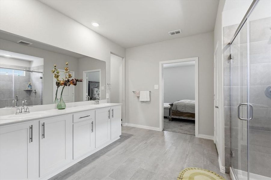 Furnished interior view inside a new home in Stonehaven, Seagoville (Image 35).