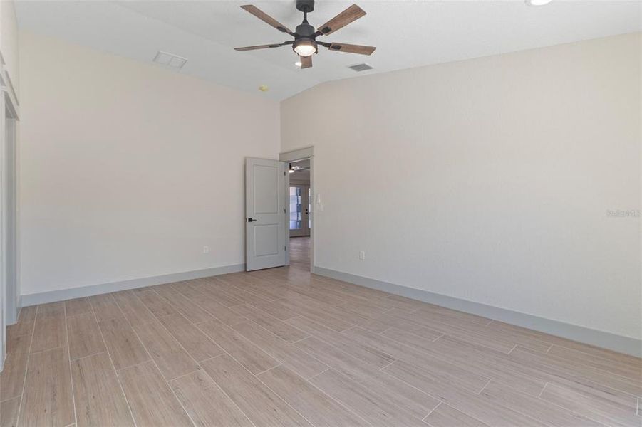 Spacious, unfurnished interior of a new home in , Port Charlotte (Image 22).