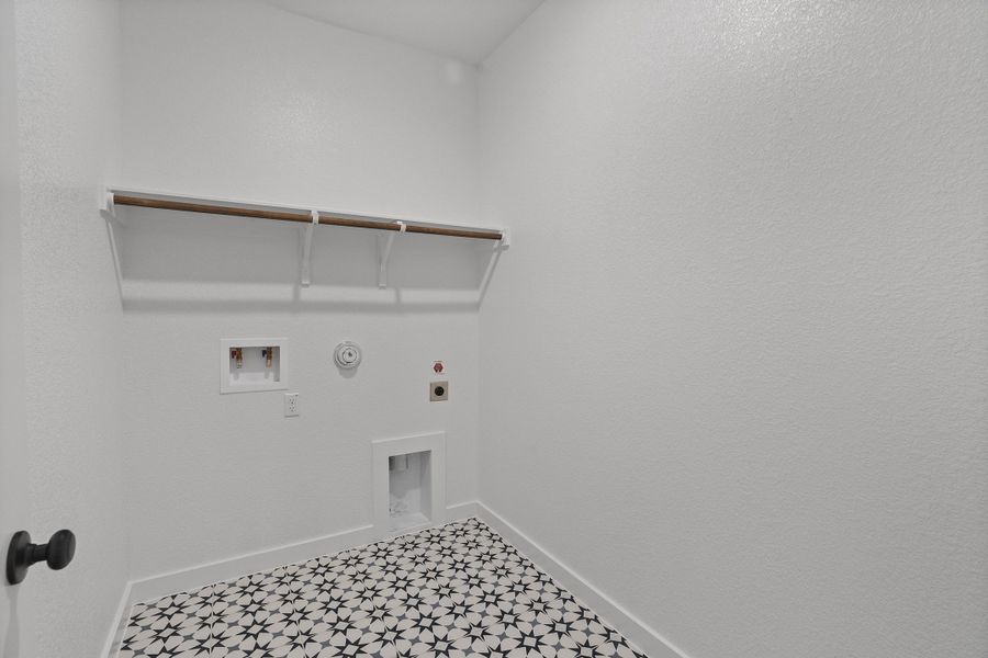 Spacious, unfurnished interior of a new home in Highland Village, Georgetown (Image 24).