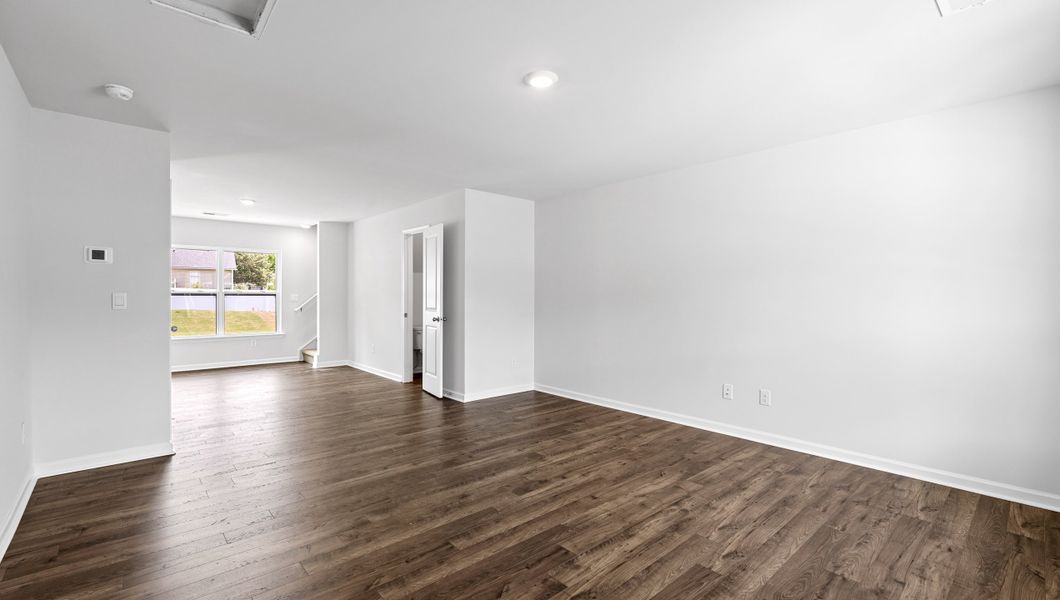 Spacious, unfurnished interior of a new home in Varner Station, Woodruff (Image 14).