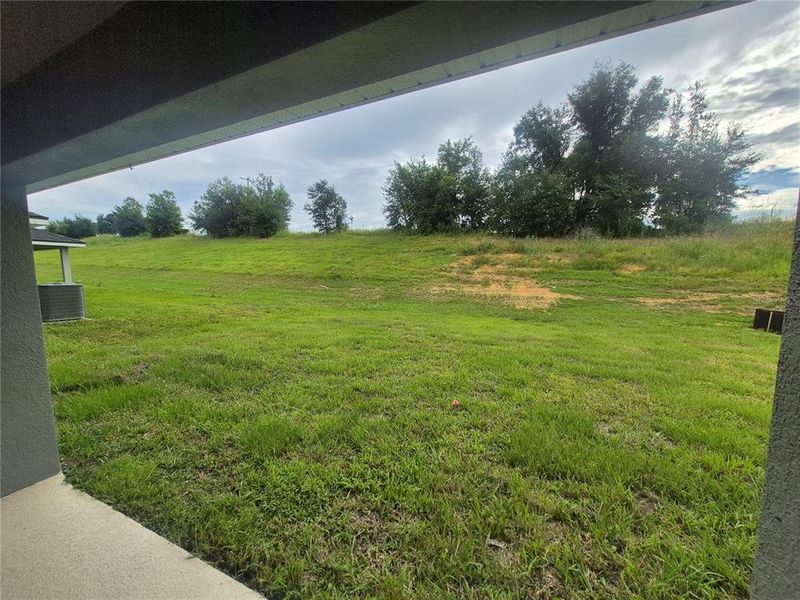 Exterior details and patio area of a home in Abbey Glen, Dade City (Image 20).