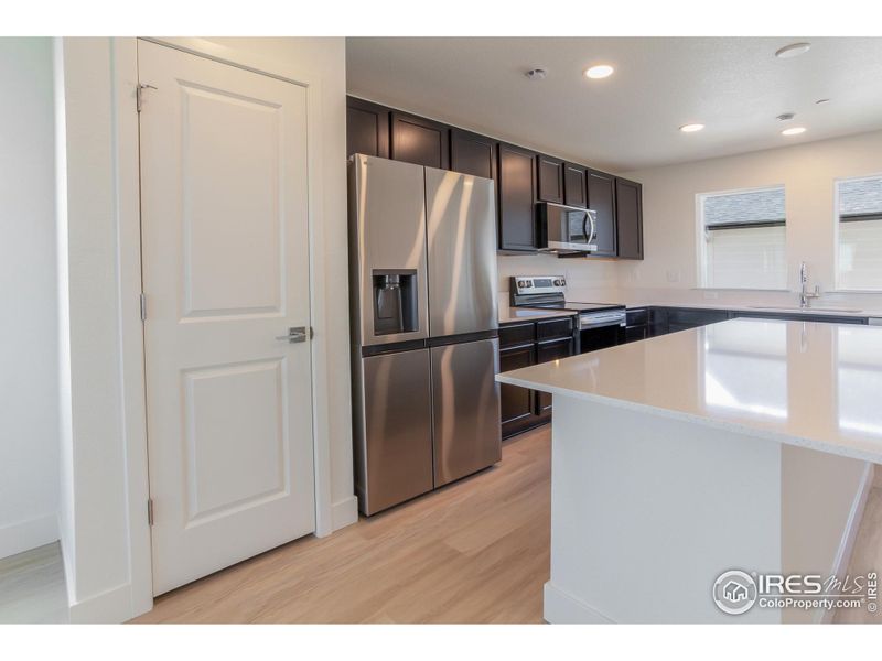 EXAMPLE PHOTO: KITCHEN W/ S.S. APPLIANCES