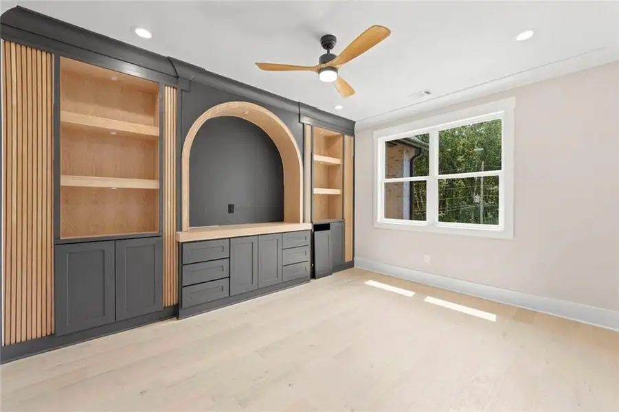 Image 83 of a home in .
