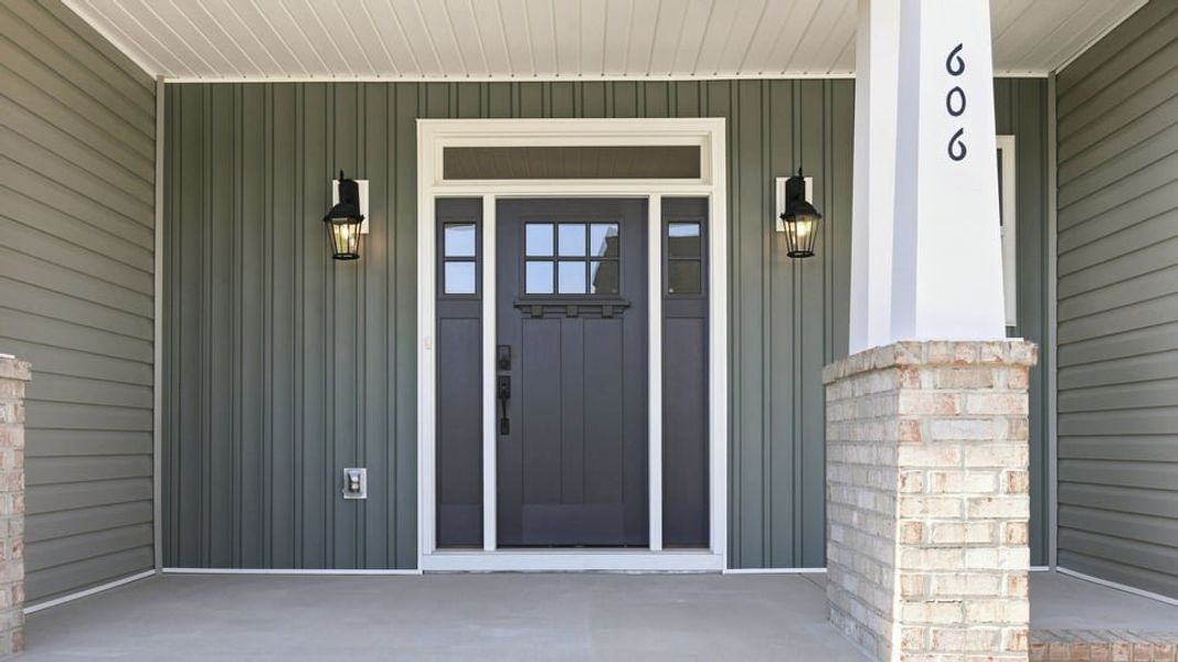 Exterior details and patio area of a home in Shadowood, Seneca (Image 3).