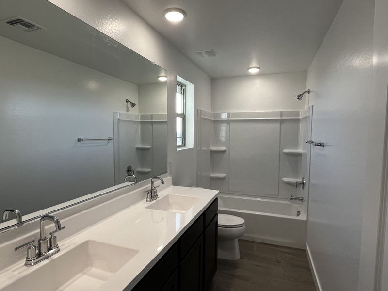 Lot 8 | Bathroom 2 | King | El Cidro | Goodyear, AZ | Landsea Homes